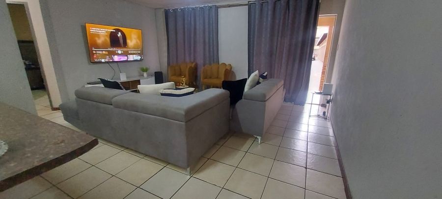 2 Bedroom Property for Sale in Oos Einde North West